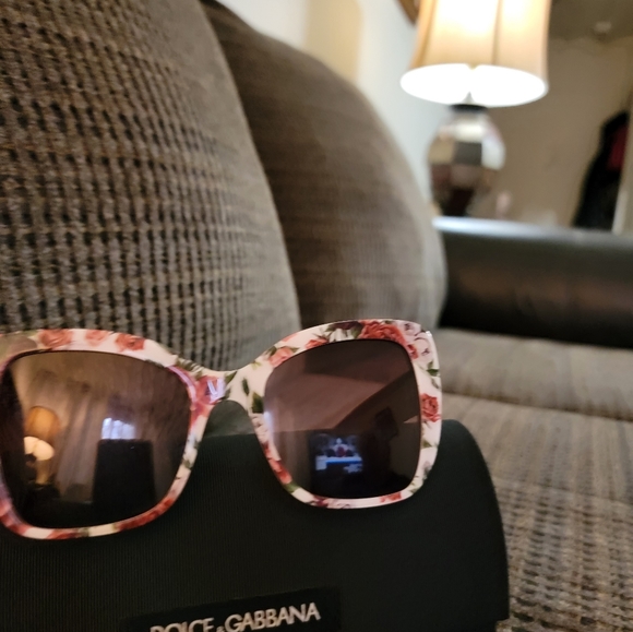 Authentic Dolce Gabbana sunglasses 👓 - Picture 11 of 11